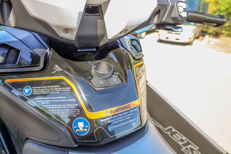 NEW 2026 KAWASAKI JET SKI ULTRA 310LX Image 2