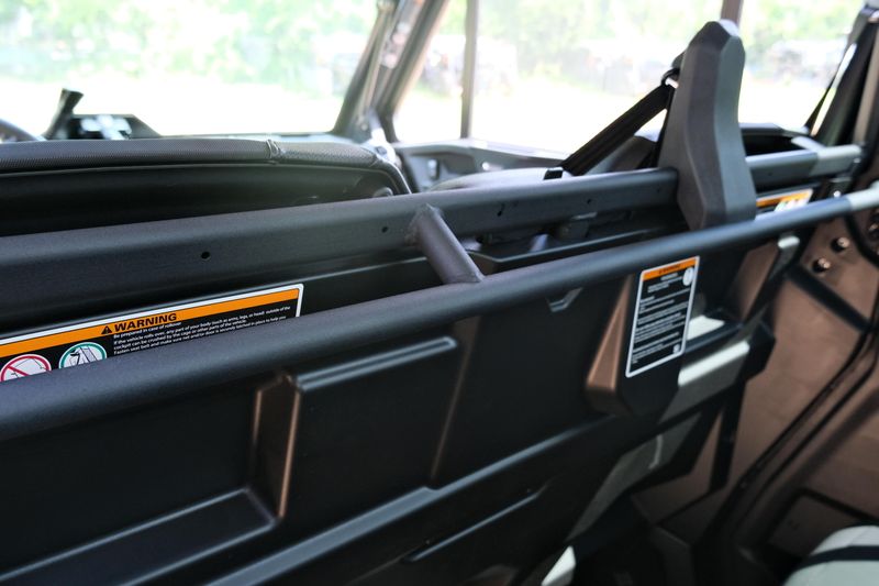 2025 Can-Am DEFENDER MAX LIMITED CAB HD10 DESERT TAN AND STEALTH BLACK Image 19