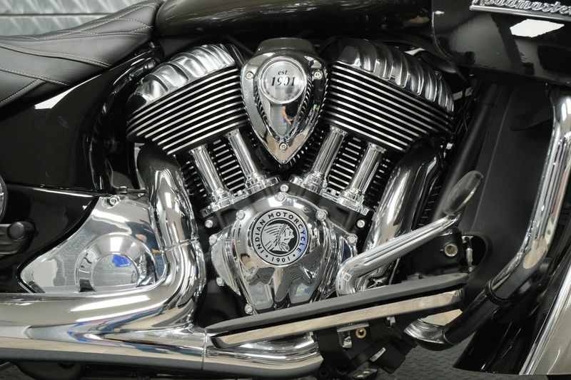 NEW 2025 INDIAN MOTORCYCLE ROADMASTER WITH POWERBAND AUDIO PACKAGE BLACK Image 12