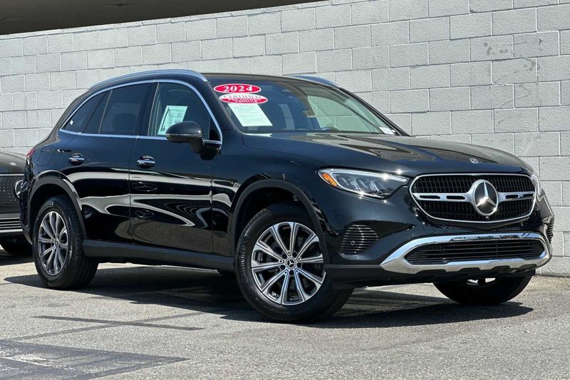 2024 Mercedes-Benz GLC 300Image 2