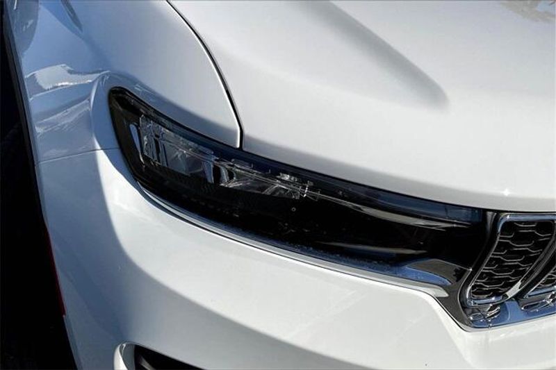 New 2025 Jeep Grand Cherokee Laredo X 4x4Image 11