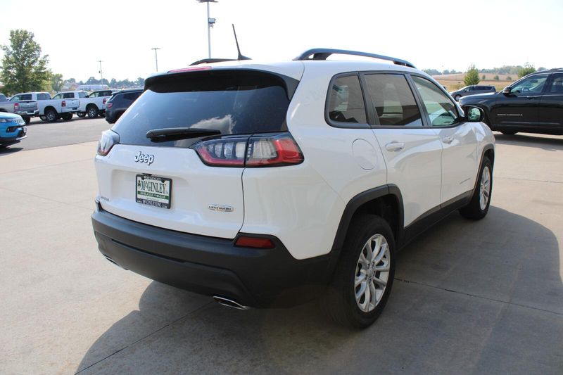 2022 Jeep Cherokee Latitude Lux photo 3