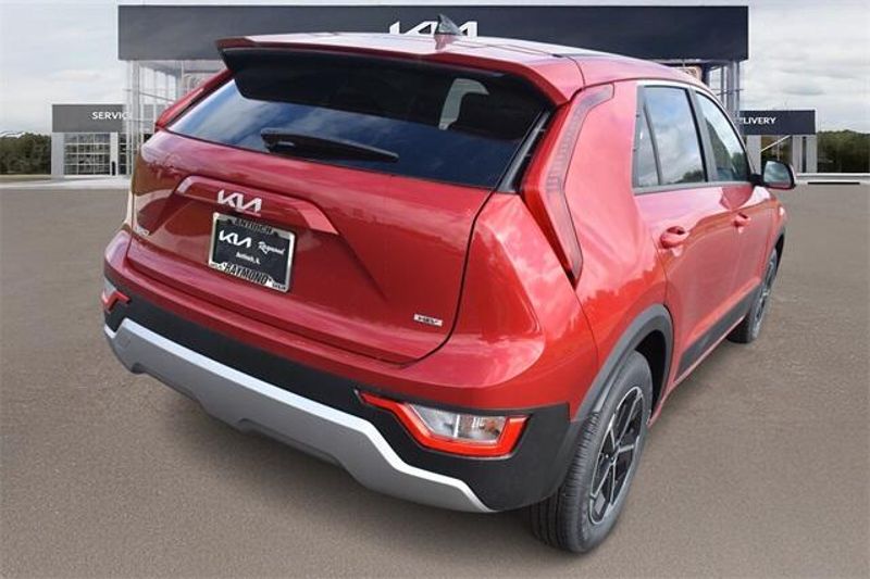 New 2025 Kia Niro LXImage 3