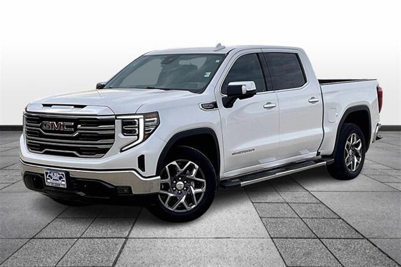 2022 GMC Sierra 1500 SLTImage 2