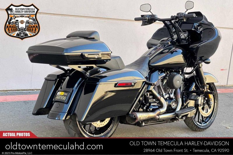 2019 Harley-Davidson Road Glide in a Black exterior color. BMW Motorcycles of Temecula – Southern California (951) 506-6903 bmwmotorcyclesoftemecula.com 