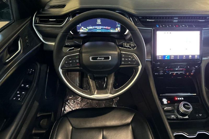 Used 2024 Jeep Grand Cherokee 4xeImage 13