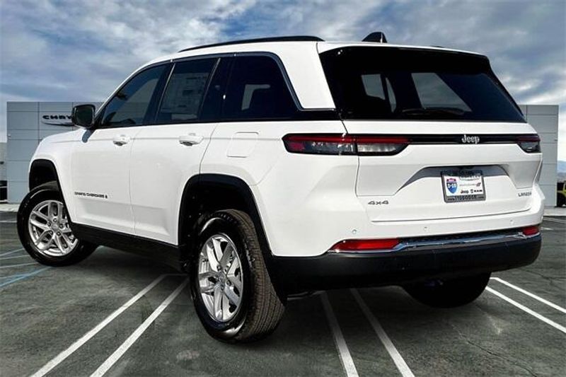 New 2025 Jeep Grand Cherokee Laredo X 4x4Image 2