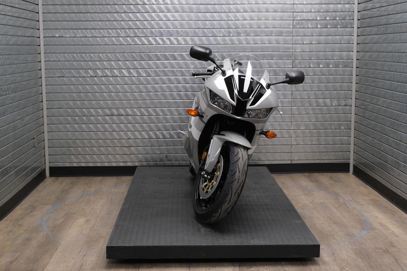 NEW 2026 HONDA CBR600RR Image 8