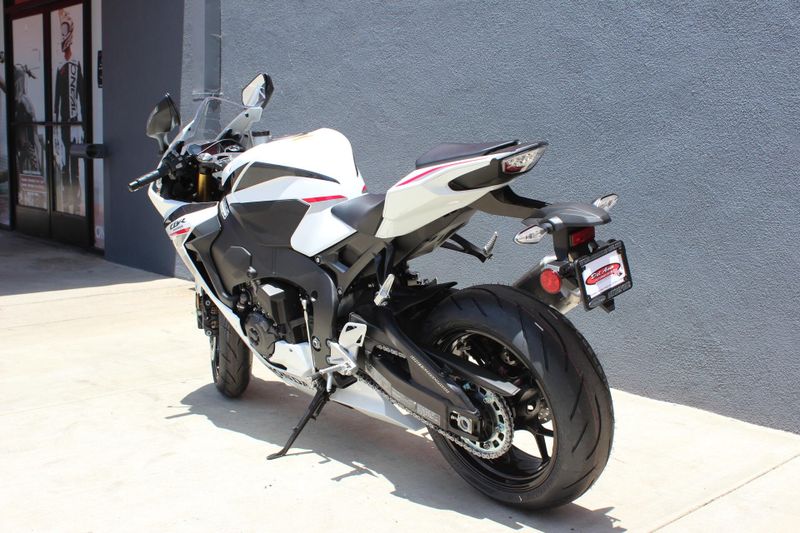2025 Honda CBR1000RR Image 5