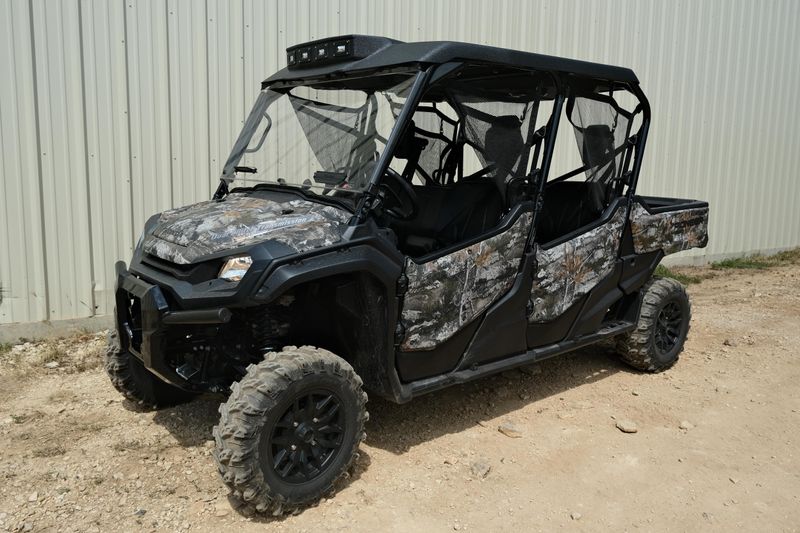 NEW 2025 HONDA PIONEER 10006 DELUXE CREW Image 7
