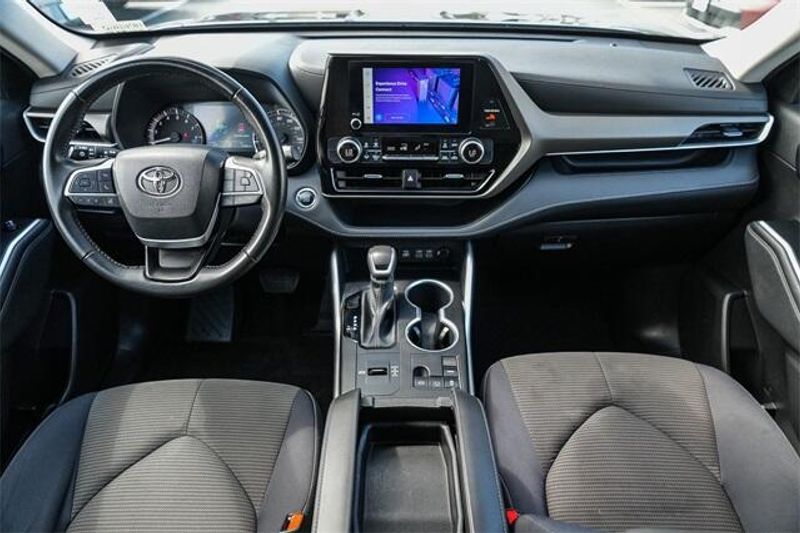 2023 Toyota Highlander LEImage 13