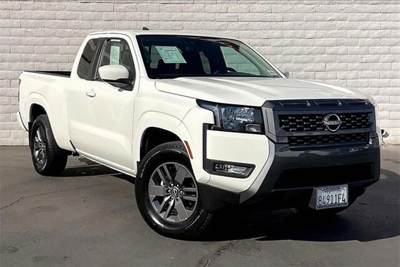 Used 2025 Nissan Frontier SVImage 12