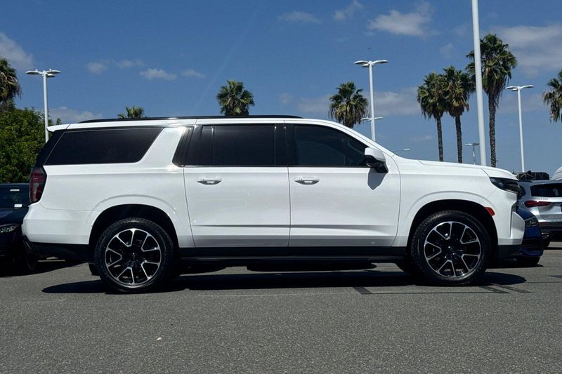 Used 2023 Chevrolet Suburban RSTImage 3