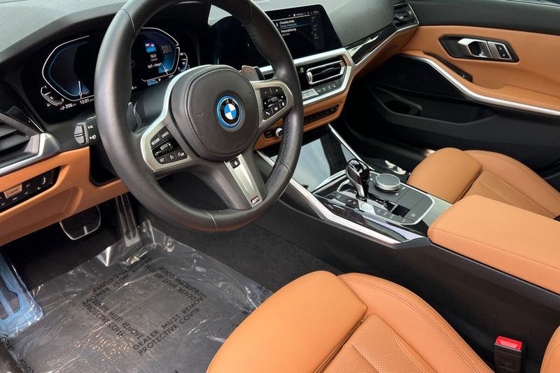 2022 BMW 3 Series 330e iPerformanceImage 7