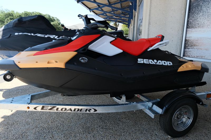 USED 2025 SEADOO PWC SPARK CONV 90 AUD OR 2UP IBR 25 STD Image 4