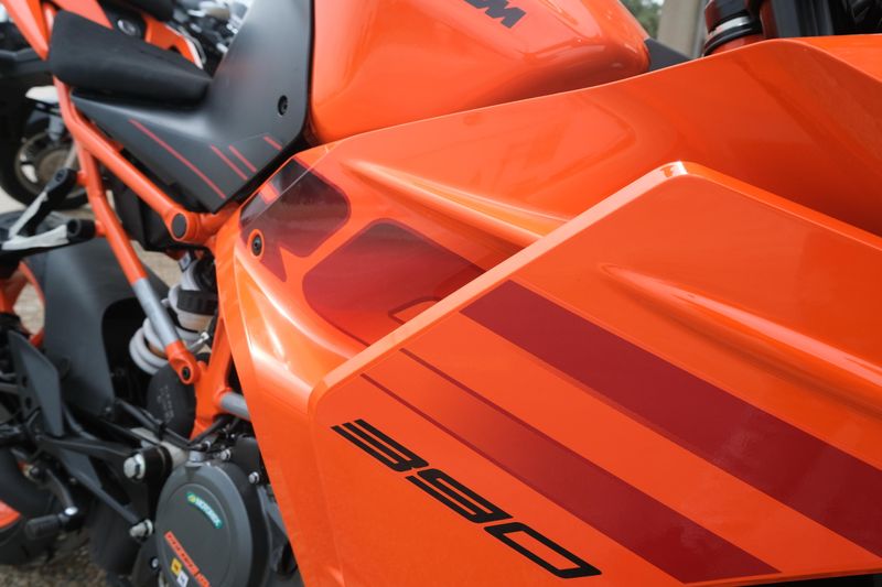 New 2024 KTM RC 390 ORANGE Image 19