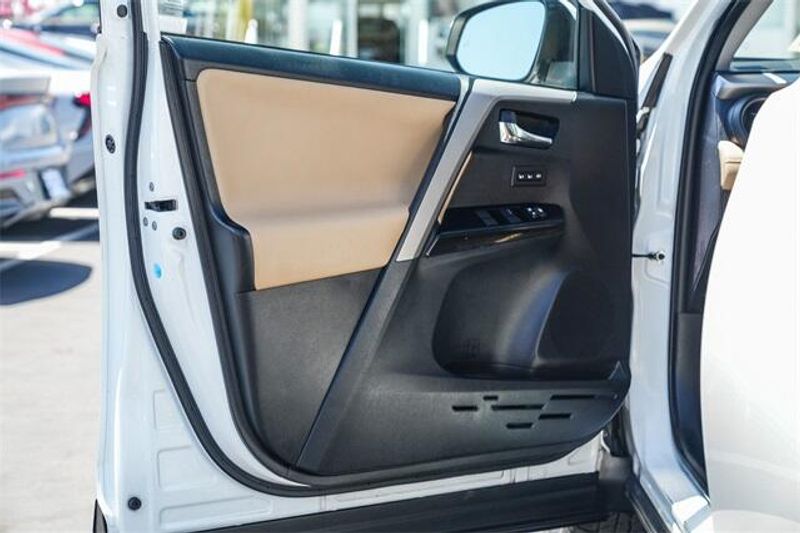 2016 Toyota RAV4 LimitedImage 20