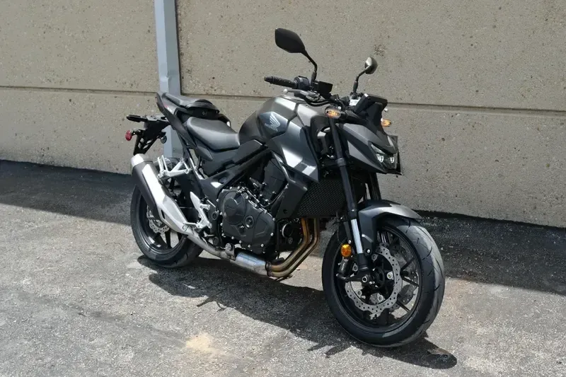 2025 Honda CB750 HORNET MATTE BLACK METALLIC Image 1