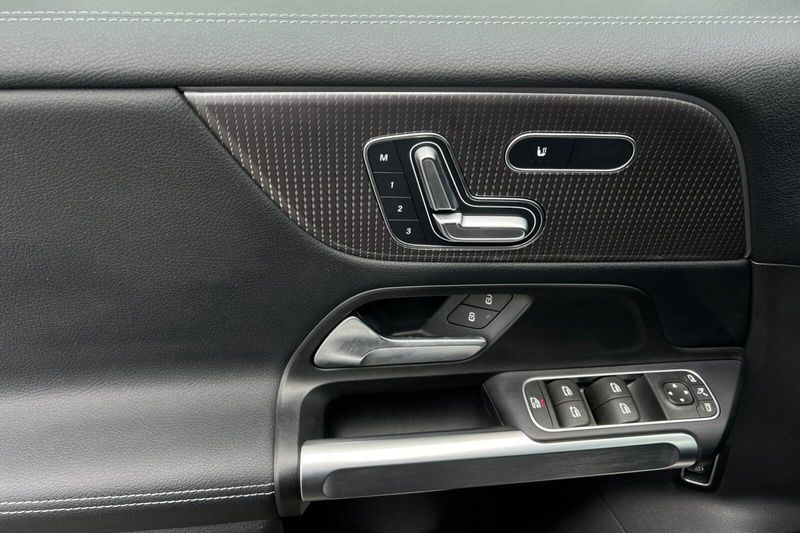 2023 Mercedes-Benz EQB 250+Image 11