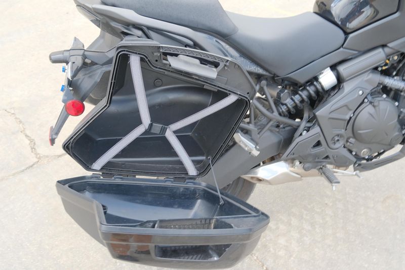 2023 Kawasaki VERSYS 650 LT METALLIC SPARK BLACK AND METALLIC FLAT SPARK BLACK Image 3
