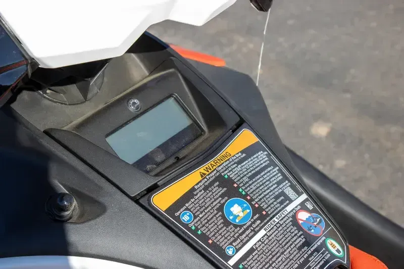 NEW 2026 SEADOO SPARK FOR 3 90HP CONVENIENCE PACKAGE WITH SOUND SYSTEM Image 9