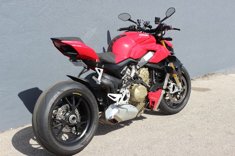 2022 Ducati Streetfighter V4Image 16
