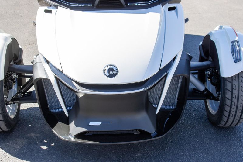 NEW 2026 CAN-AM SPYDER RT LIMITED Image 7