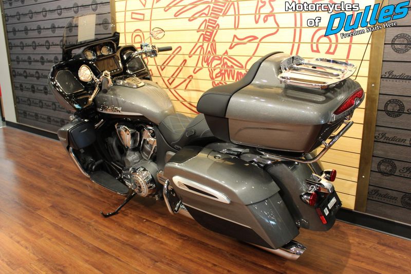2024 Indian Motorcycle Pursuit Limited Powerband Audio Image 6