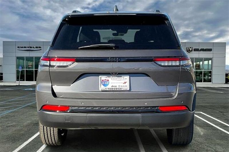 New 2025 Jeep Grand Cherokee Altitude 4x2Image 3