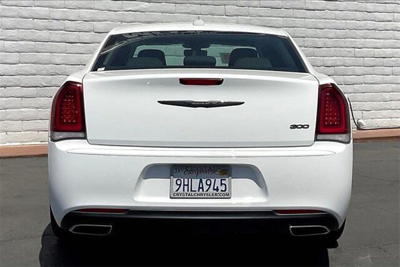 2023 Chrysler 300 TouringImage 3