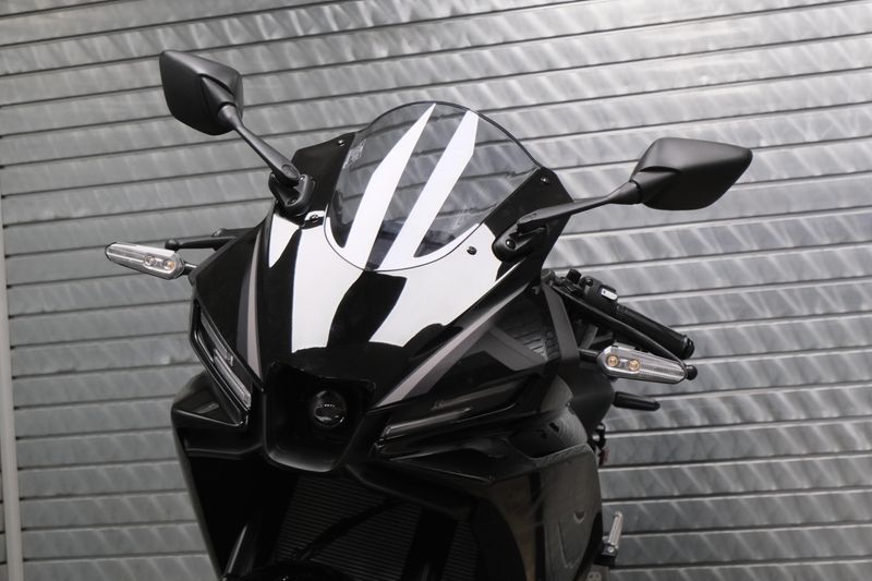 NEW 2026 YAMAHA YZFR3 ABS Image 9