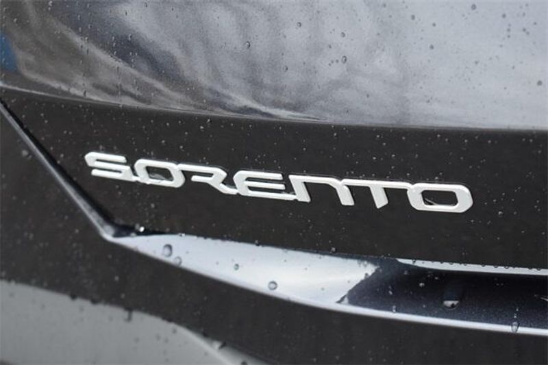 2025 Kia Sorento LXImage 14