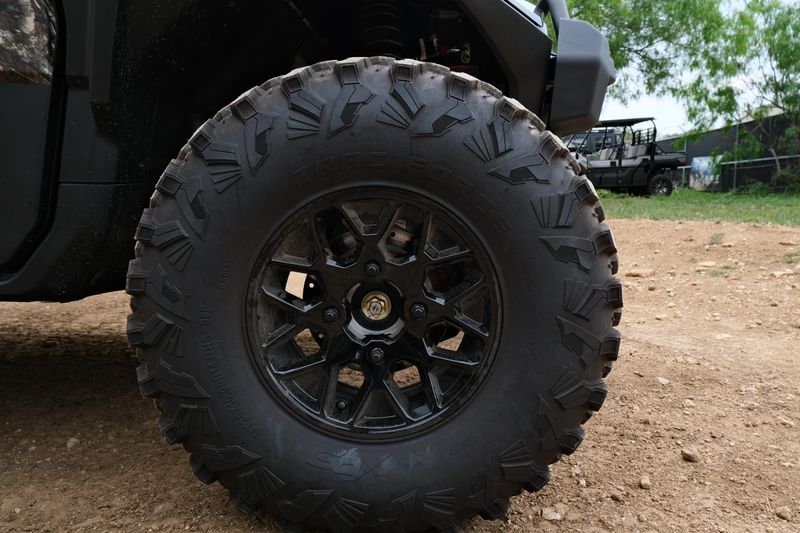 NEW 2026 CAN-AM DEFENDER MAX XT CAB HD11 WITH 1025 INCH TOUCHSCREEN Image 16