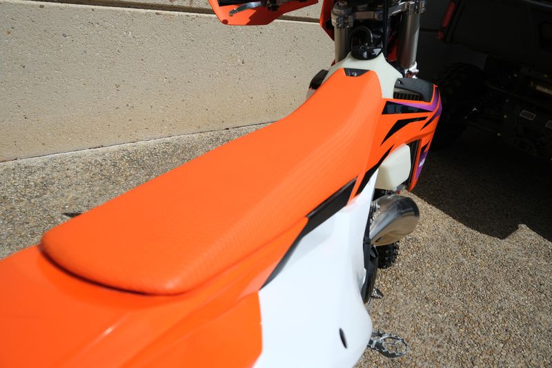 2024 KTM 250 XCW ORANGEImage 13