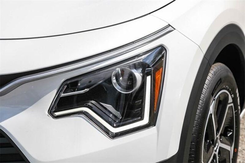 2025 Kia Niro LXImage 12