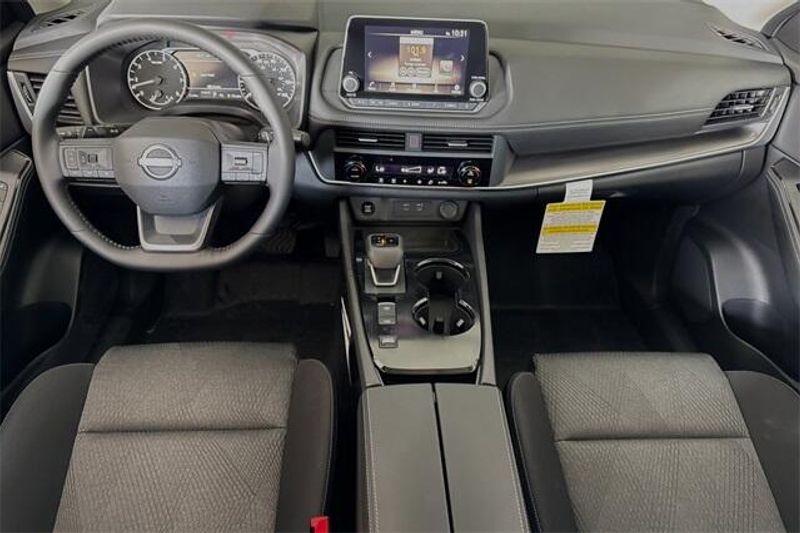 New 2025 Nissan Rogue SVImage 10