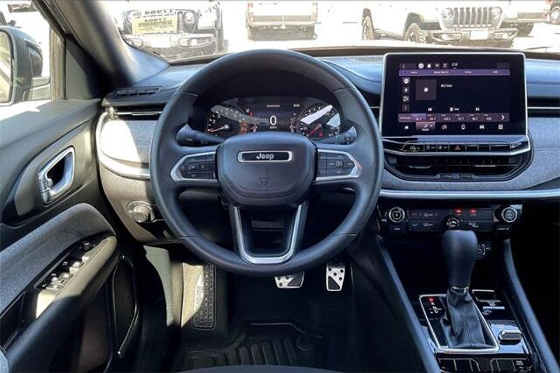 2024 Jeep Compass Sport photo 4