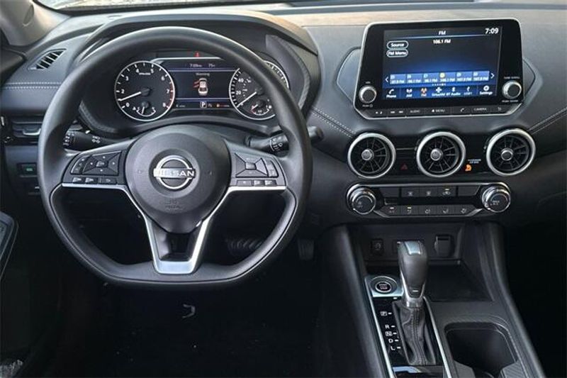 New 2025 Nissan Sentra SVImage 11