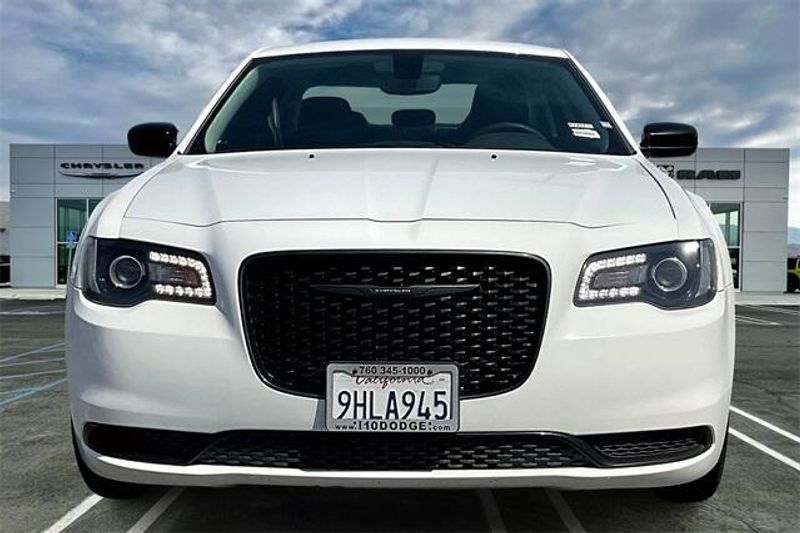 Used 2023 Chrysler 300 TouringImage 2