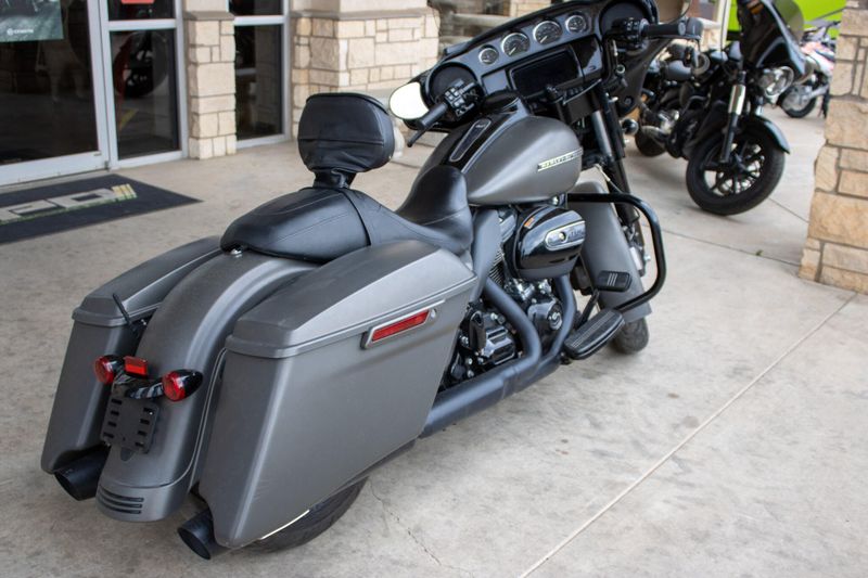USED 2019 HARLEY STREET GLIDE SPECIAL Image 6
