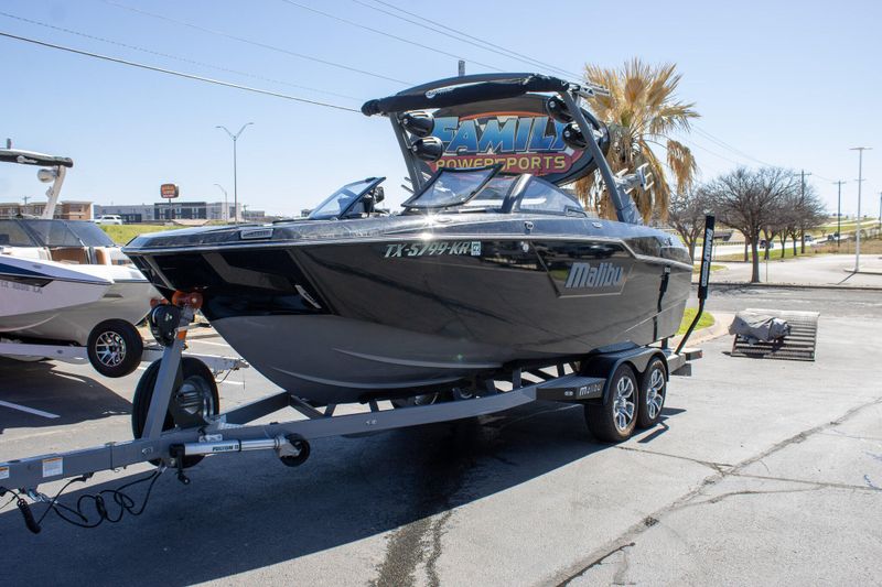 2023 MALIBU M220Image 4