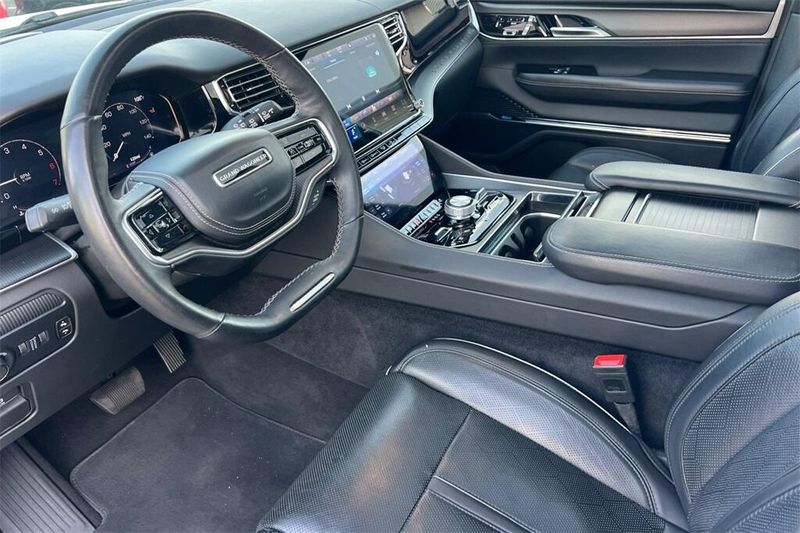 2024 Jeep Grand Wagoneer L II photo 10