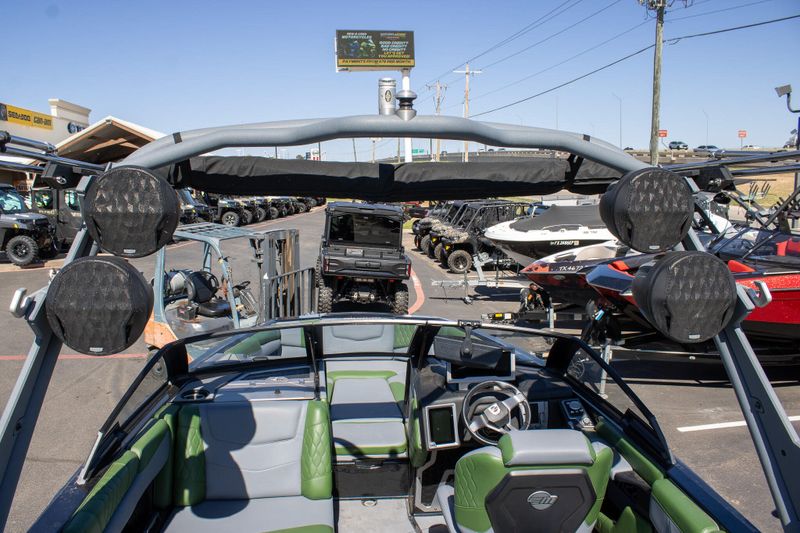 2023 MALIBU M220Image 50