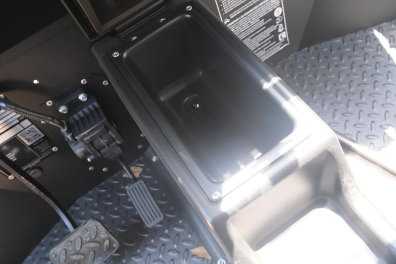 2025 LANDMASTER AMP CREW CAB RANCH EDITION GREY Image 18