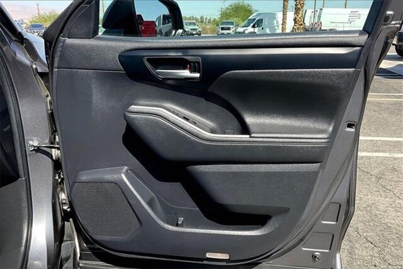 Used 2023 Toyota Highlander XSEImage 23