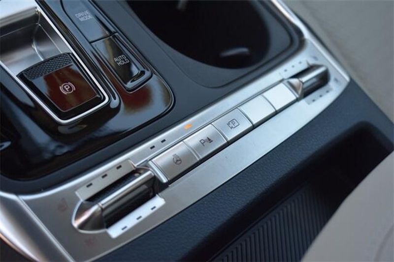2025 Kia Carnival Hybrid SX PrestigeImage 30
