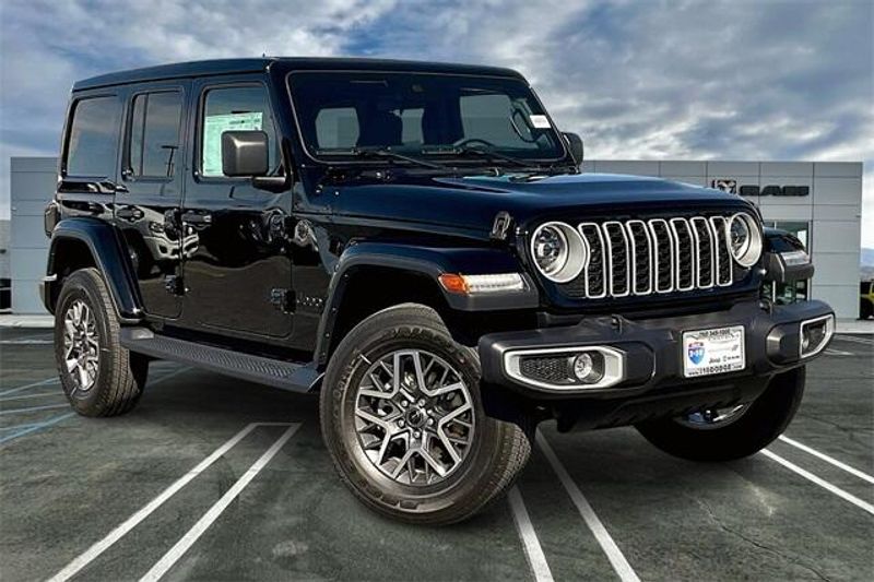 2025 Jeep Wrangler 4-door SaharaImage 14