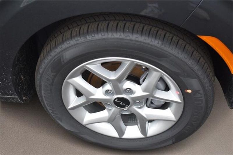 New 2025 Kia Soul LXImage 11