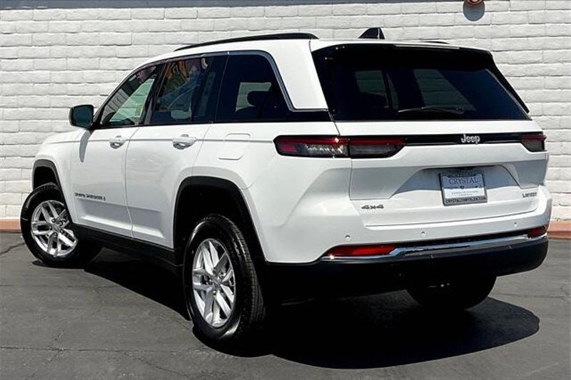 2025 Jeep Grand Cherokee Laredo photo 2