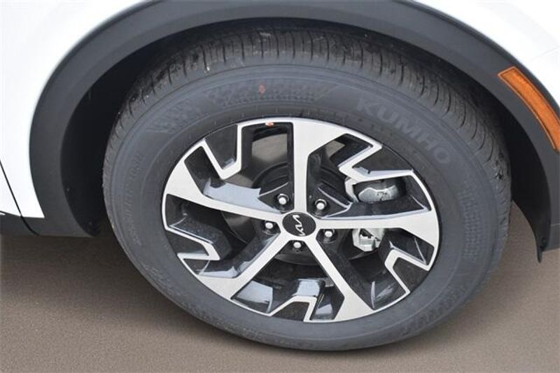 2025 Kia Sportage EXImage 11
